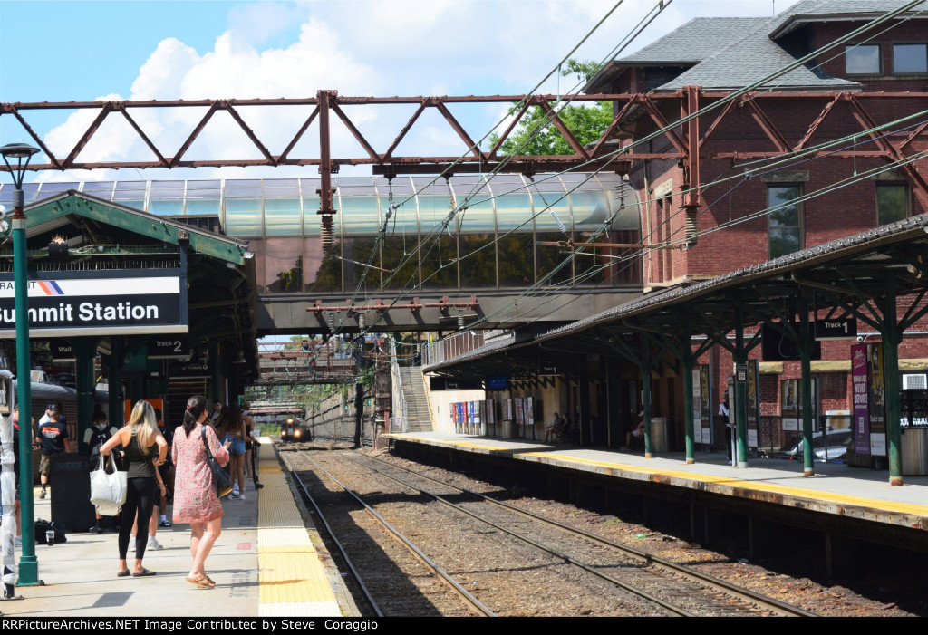 12:36PM Eastbound Train Crosses over from Track1 to Track 2